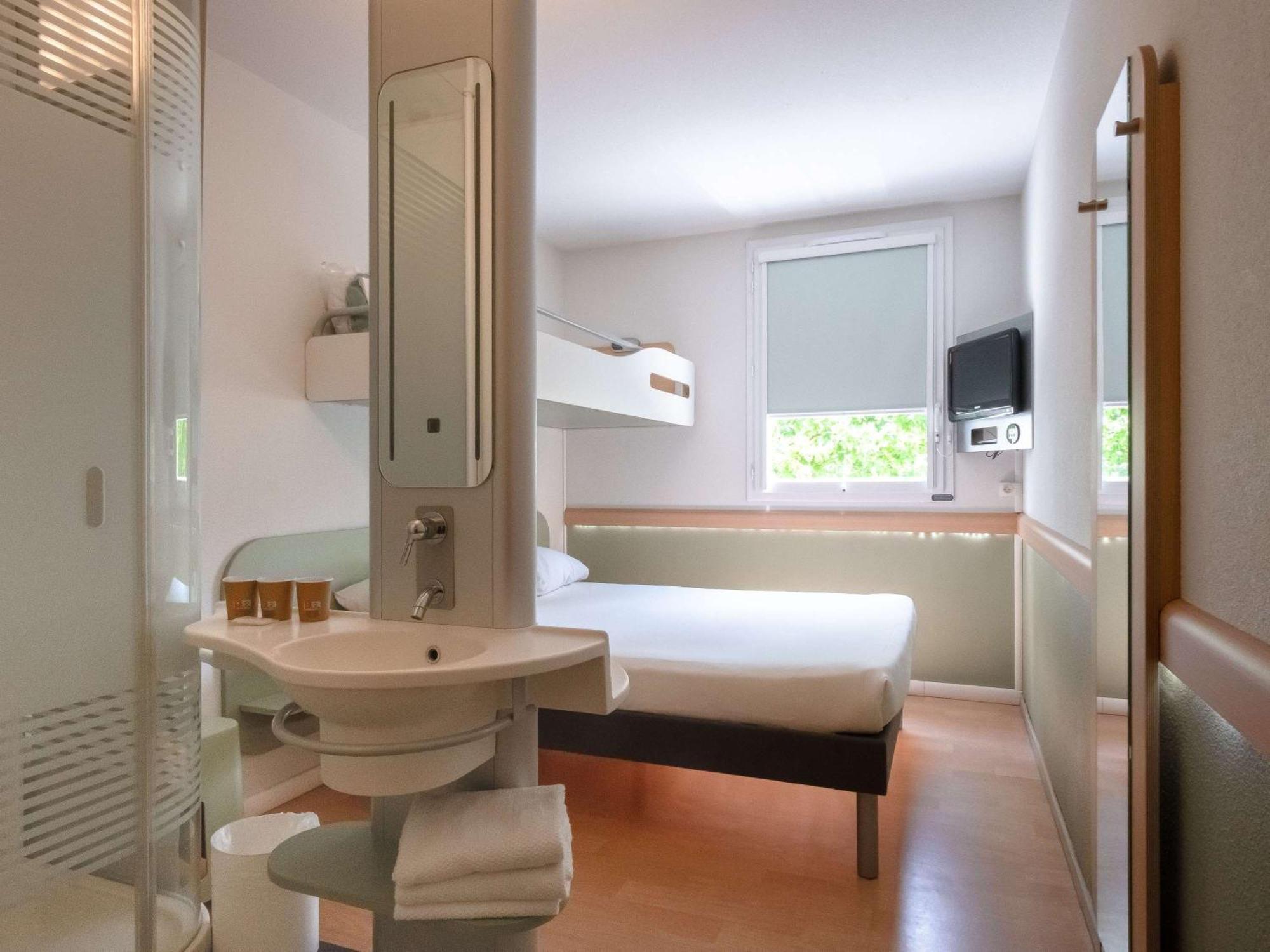 Ibis Budget Montauban Les Chaumes Exterior foto